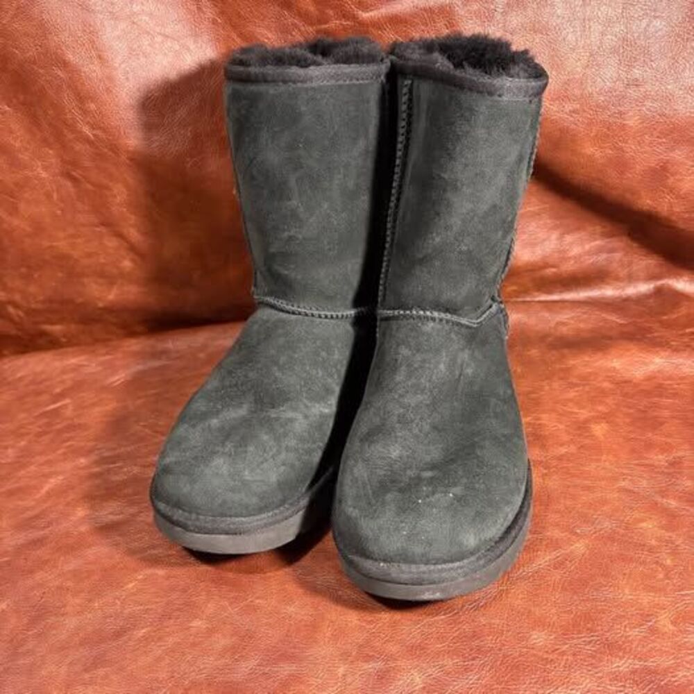 UGG Classic Short II Black Suede Shearling Winter Boots Women's Size 7